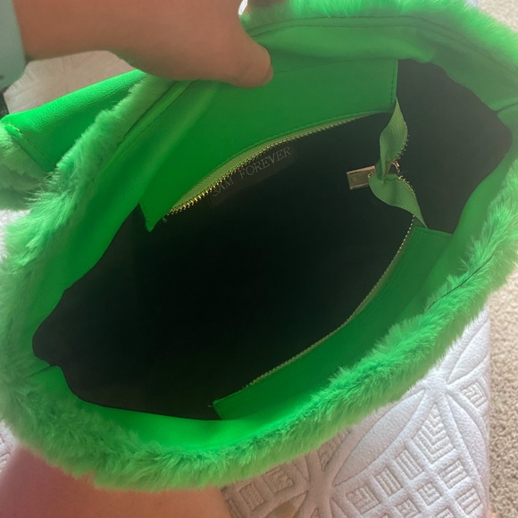 Green fluffy mini backpack NEW condition - Picture 4 of 4